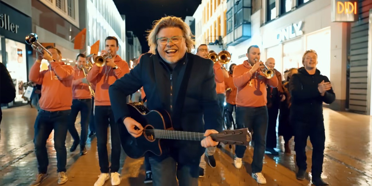 René Karst op eerste plek in TV Oranje Top 1000 van 2025